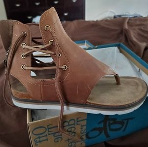 OTBT Locate Brown Sandals - New in box